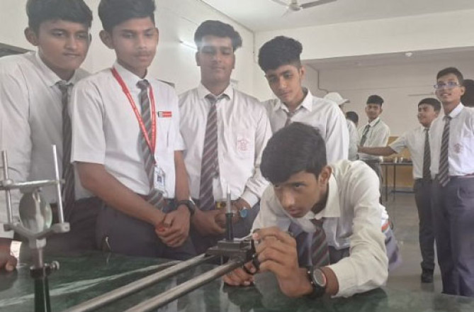 والدین کی ہوشمندی اور طلبہ کا مستقبل